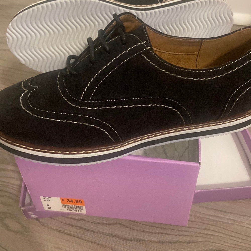 X*APPEAL Women Size 8 Casual Shoe